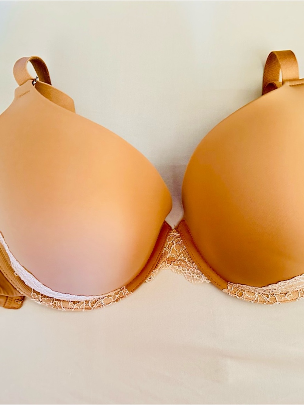 5 Soma Bras - 4 34DD Vanishing Back, 2 cream, 1 black, 1 black lace & 1 tan lift - Picture 12 of 13